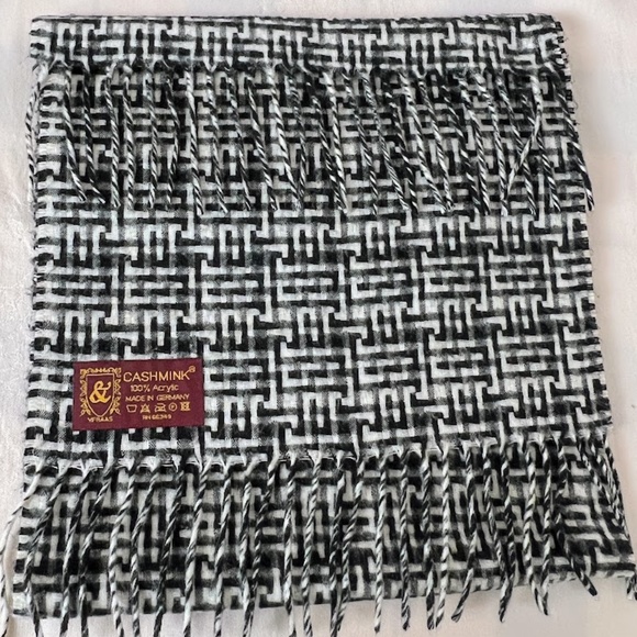 Cashmink 100% Acrylic Scarf 🎉Host Pick🎉 - Picture 6 of 7